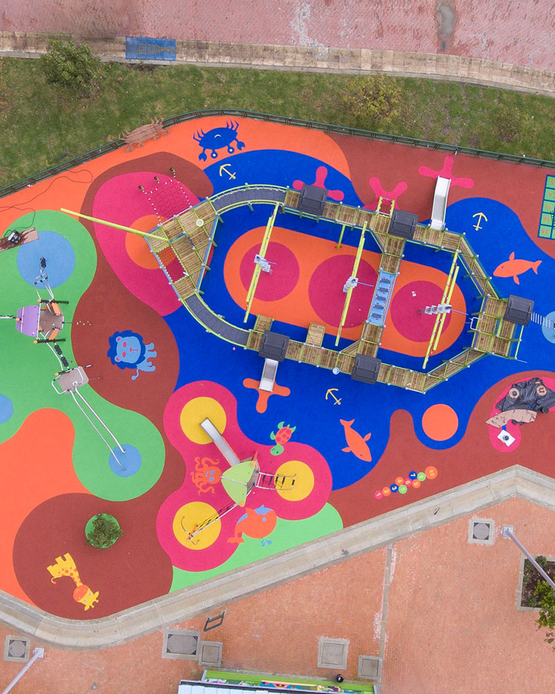 Ariel shot of a large playground area with clear walkways and accessibility routes around the different parts of the playground.